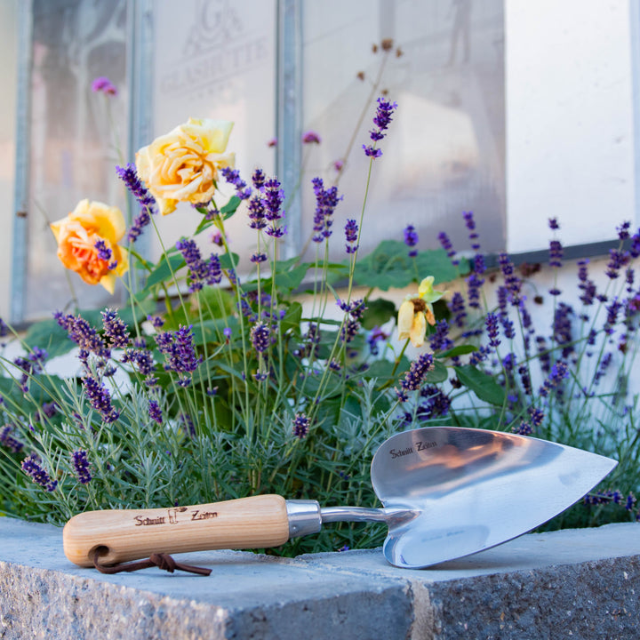 Heart-shaped trowel